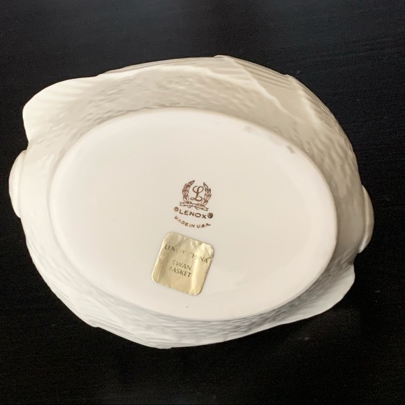 Lenox Open Tail Swan Basket - Picture 12 of 13